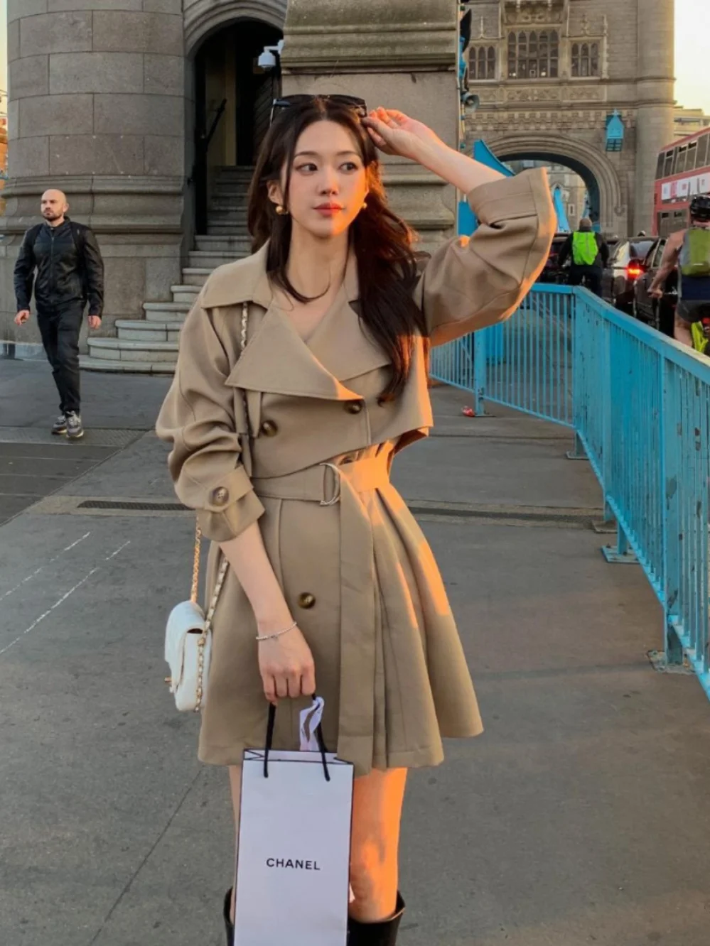 

Women's Double-Breasted Loose Waist-Cinching Svel Vest Dr Belted ort Skirt Set Faionable Autumn Cotton Coat