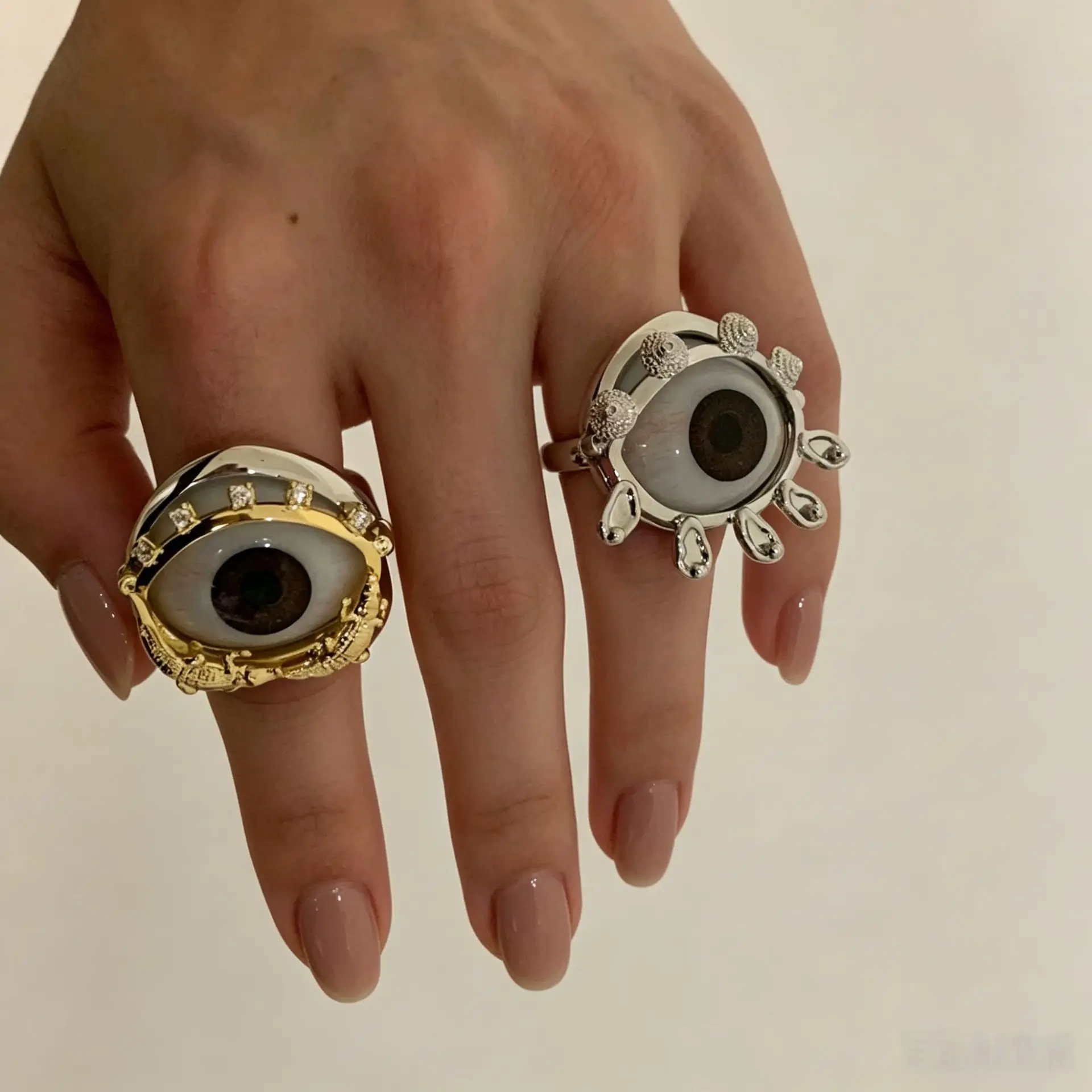 

Retro Personalized Evil Eye Ring, Exaggerated Luxury Eye Texture Finger Ring, Elegant Fashion Party Jewelry Accessories for Wome
