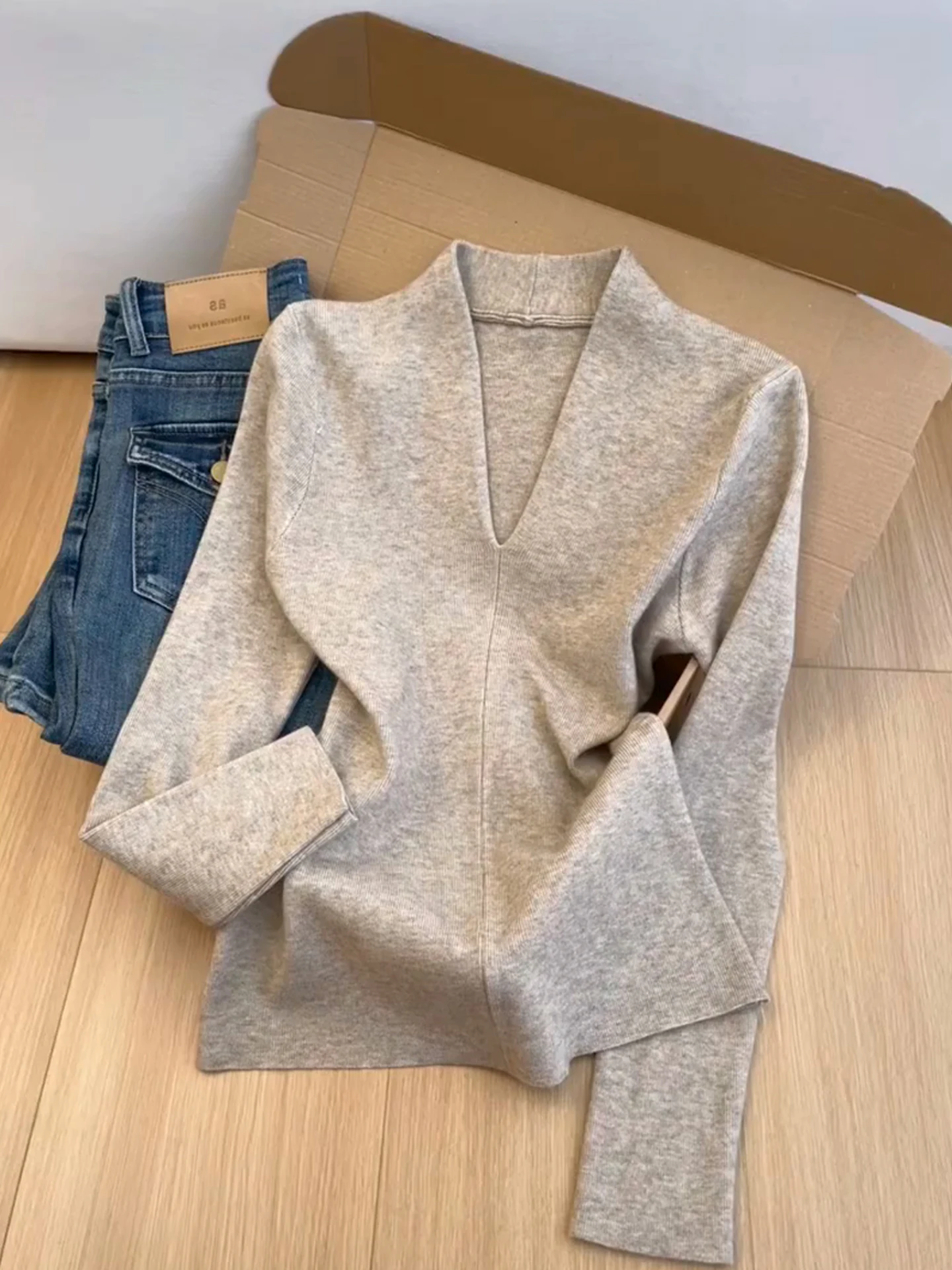 

Comfortable Knitted Long Sve V-Ne Base Layer irt Faionable Slimming Winter Top Korean Sle Commute Wind Regular Fit