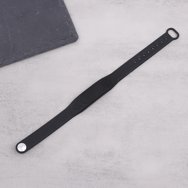 (.) Adjustable Pure Black Silicone RFID Wristband 125KHz/13.56MHz 14443A IC Chip Waterproof Wristband Bracelet