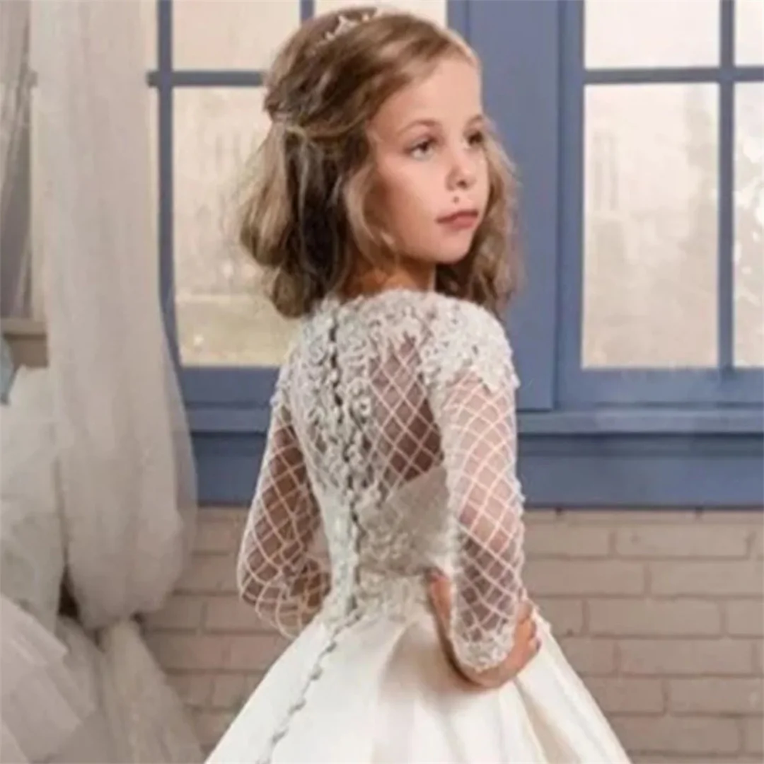 Maßgeschneiderte Hochzeit Geburtstag Party Langarm weiße Blumenmädchenkleider Satin Applikationen Muster für Bankett Erstkommunion Kleid