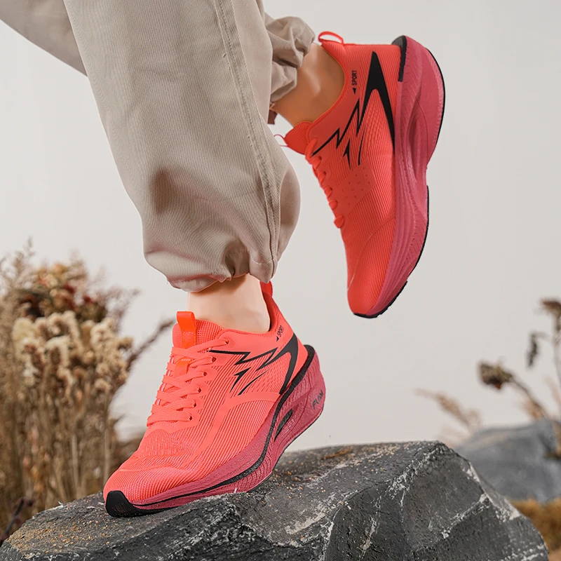 Herren-Freizeitsportschuhe, neue Rennschuhe mit Farbverlauf und Carbonplatte, atmungsaktive Fly-Knit-Mesh-Dämpfung, rutschfeste Schuhe für Herren und Damen, Outdoor-Sportschuhe für morgendliches Lauftraining. – Detail 10