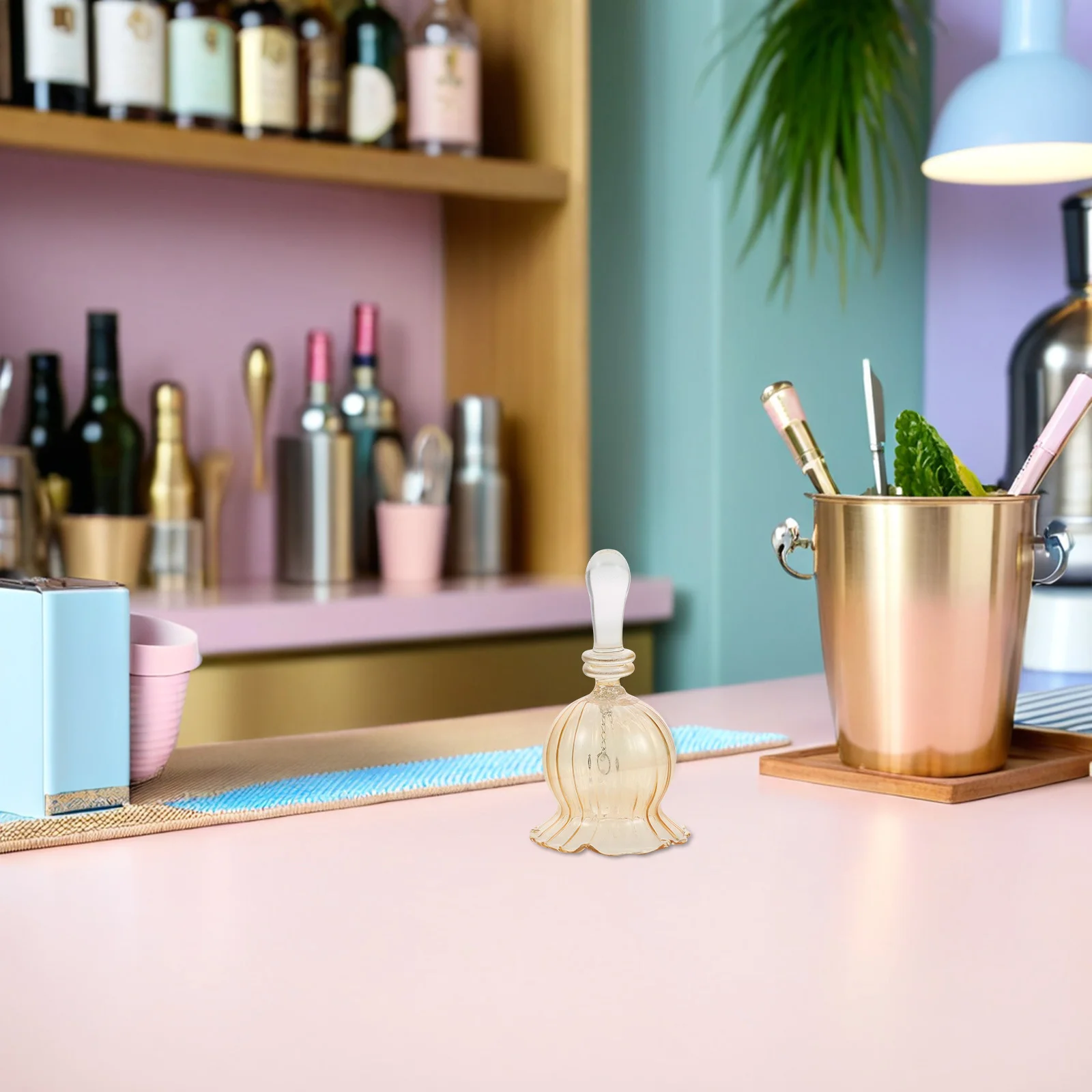 

Handheld Elegant Crystal Glass Bell Transparent Vintage Table Bell for Wedding Ceremony Holiday Dinner Restaurant Service