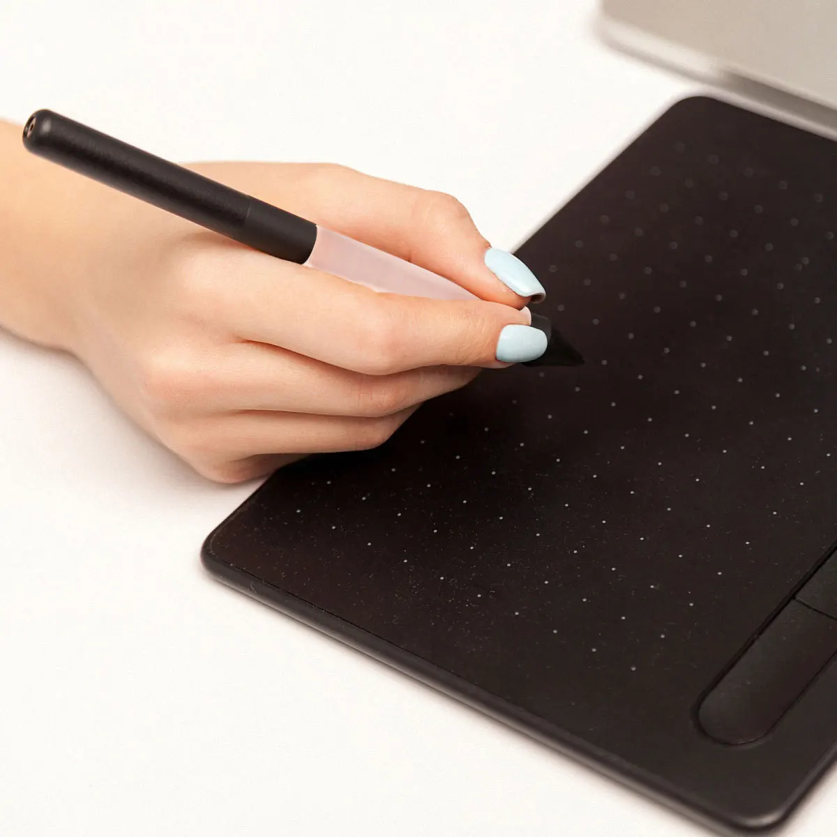 

1Pcs Silicone Pencil Cover Sleeve Soft Comfortable Protective Case Anti-Roll Holder Compatible Pencil 2 Writing Accessory