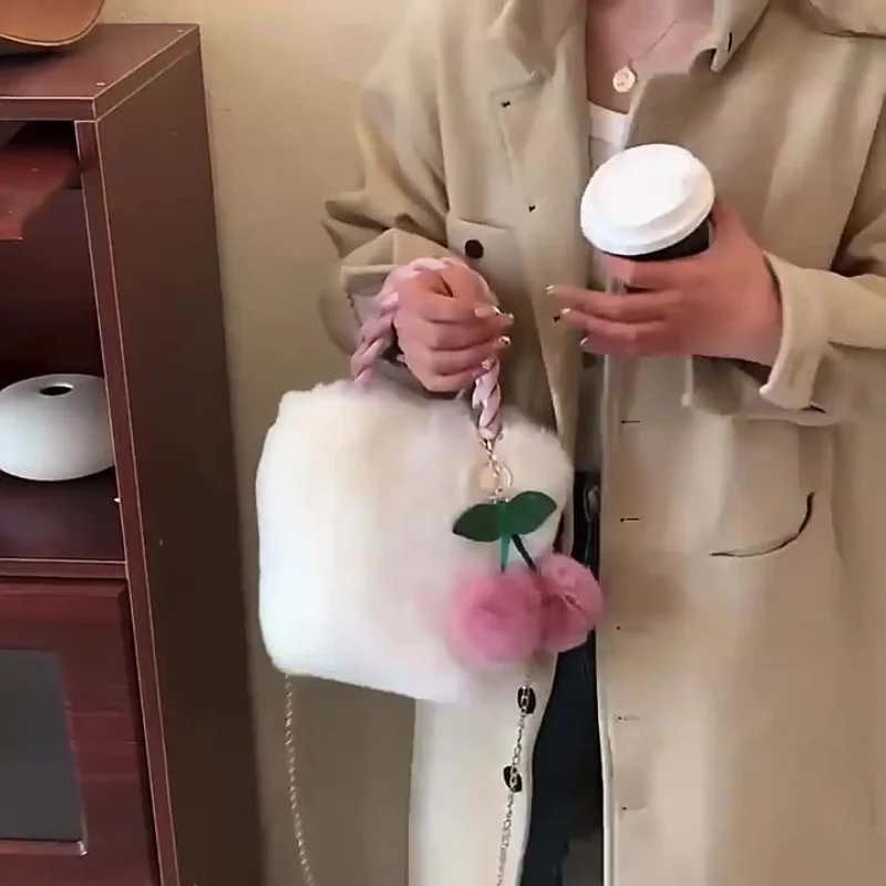 フェイクファー クロスボディバッグ レディース ふわふわ ポンポン付き チェリー柄 フリンジ ショルダーバッグ ハンドバッグ クラッチバッグ