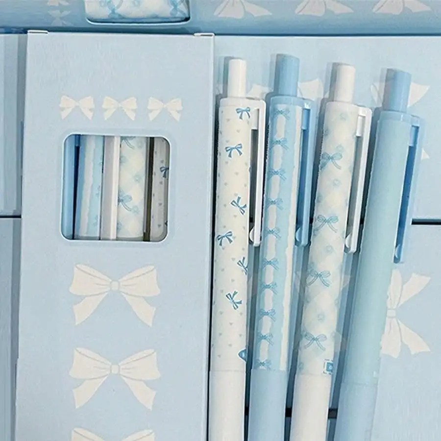 

Набор из 4 милых выдвижных гелевых ручек с бантиком, тонкий кончик 0,5 мм, гладкие черные чернила для письма, офисные и школьные принадлежности.