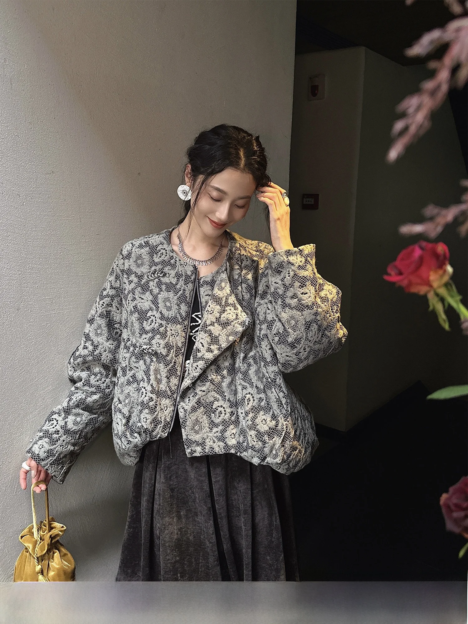 

Sanji Bla Flower Song ang Yue Women's down Jaet Lace Color Woven Embroidery Asymmetrical Hemline Sli Commuter Sle