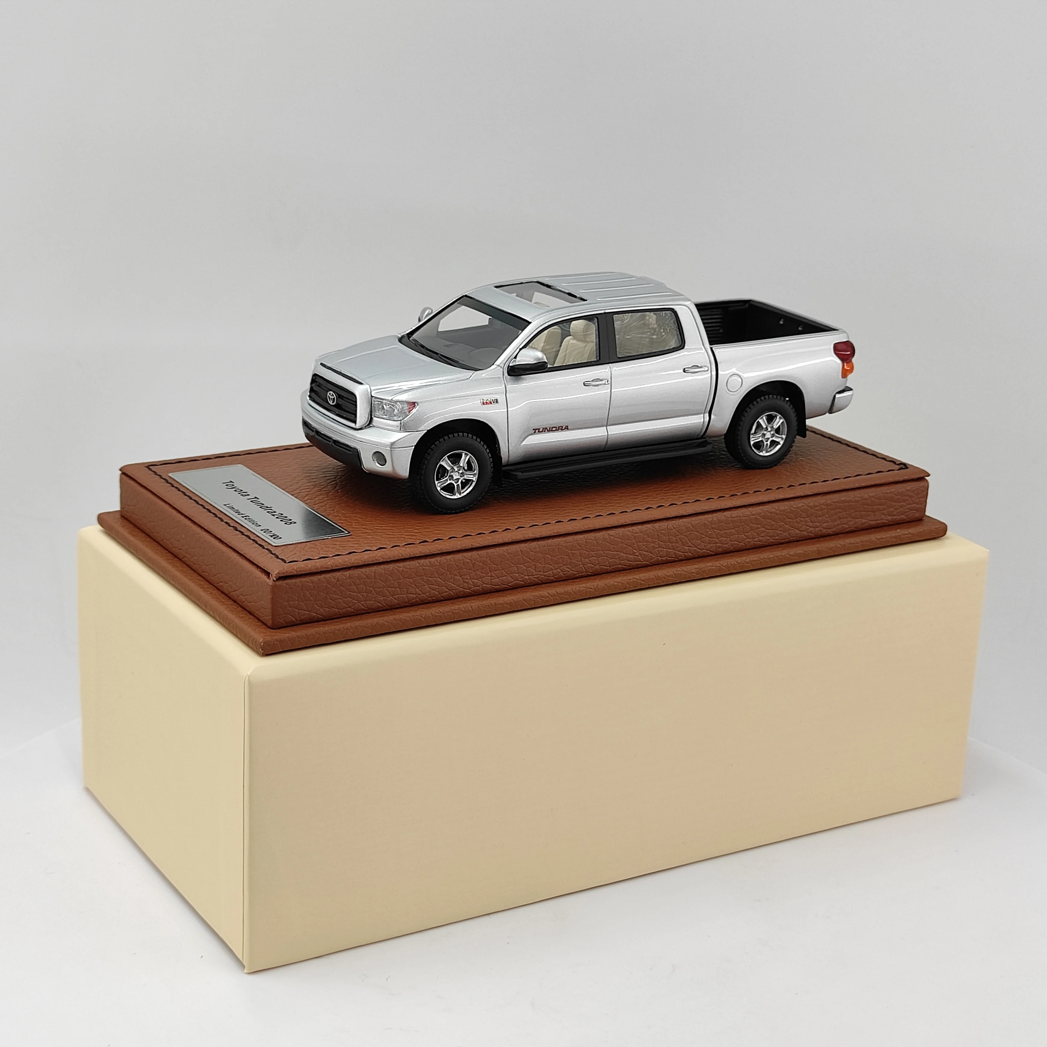 ASOTY 1:43 Scale Toyota Tundra 2008 Off-road Pickup Resin Car Model