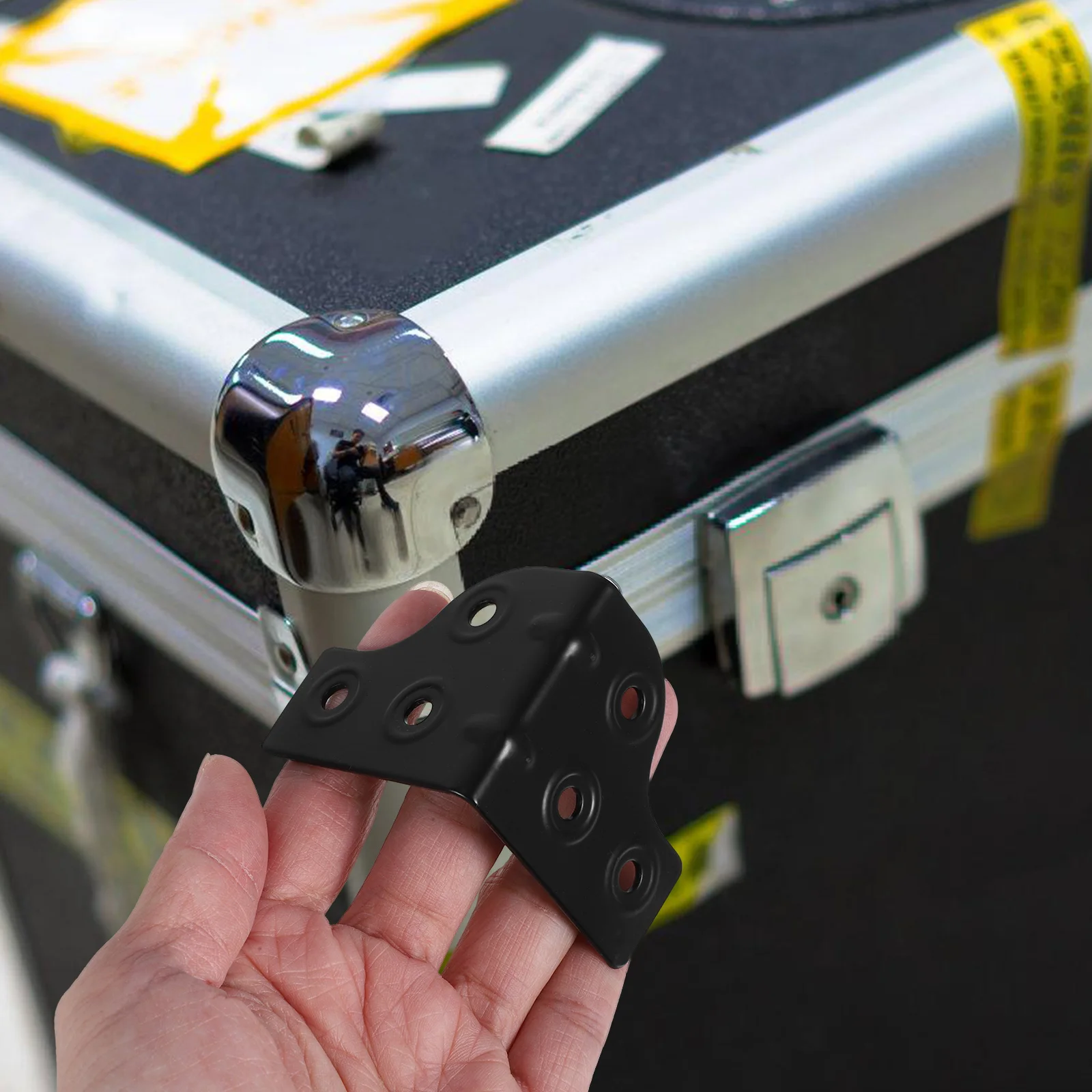 

12pcs Electroplated Corner Guards Black Metal L-Shaped Edge Protectors For Furniture Table Wood Boxes Barn Door Storage Luggage