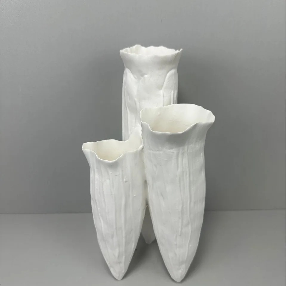 

Ceramic Vase Abstract Coral Reef Triangular Shape Abstract Handicraft Desktop Storage Container Flower Vase Home Decoration