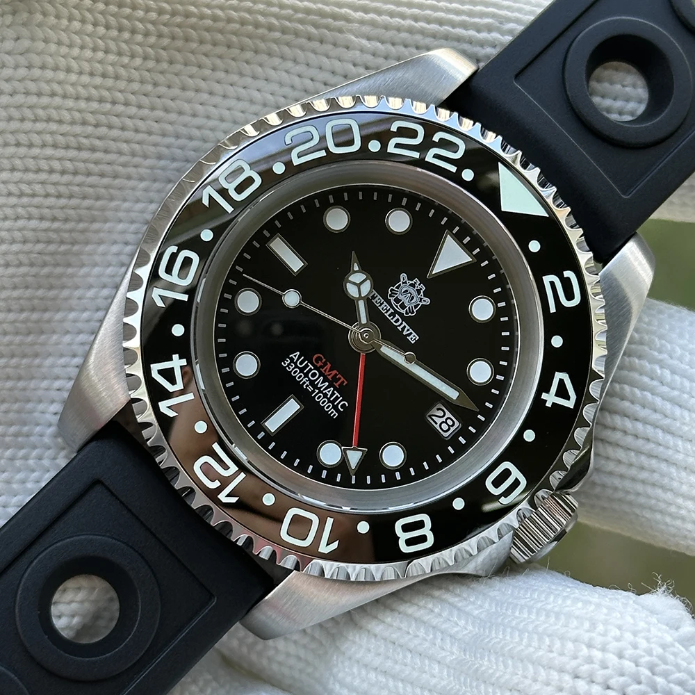 STEELDIVE SD1964GMT Nieuw horloge 2025, zwarte wijzerplaat, vier wijzers, keramische bezel, lichtgevend saffierglas, automatische herenduikhorloges