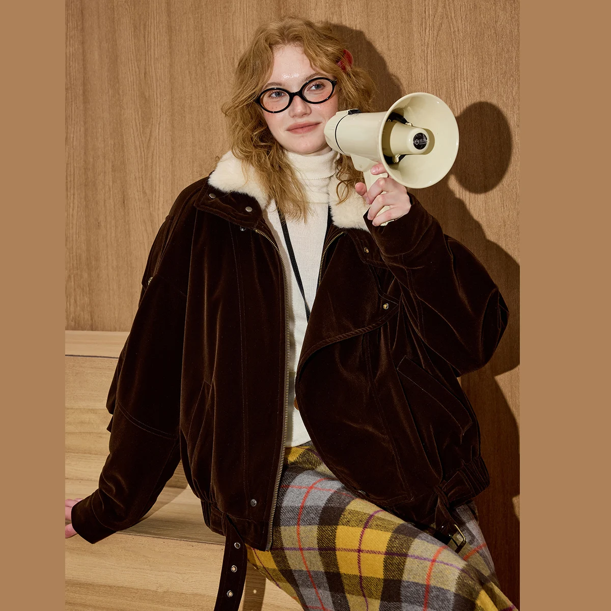 

Coolhut, шикарная женская куртка Тедди в стиле ретро, зима 2025, пальто большого размера из искусственного меха с плюшевым воротником, уютная верхняя одежда на овчиной на подкладке