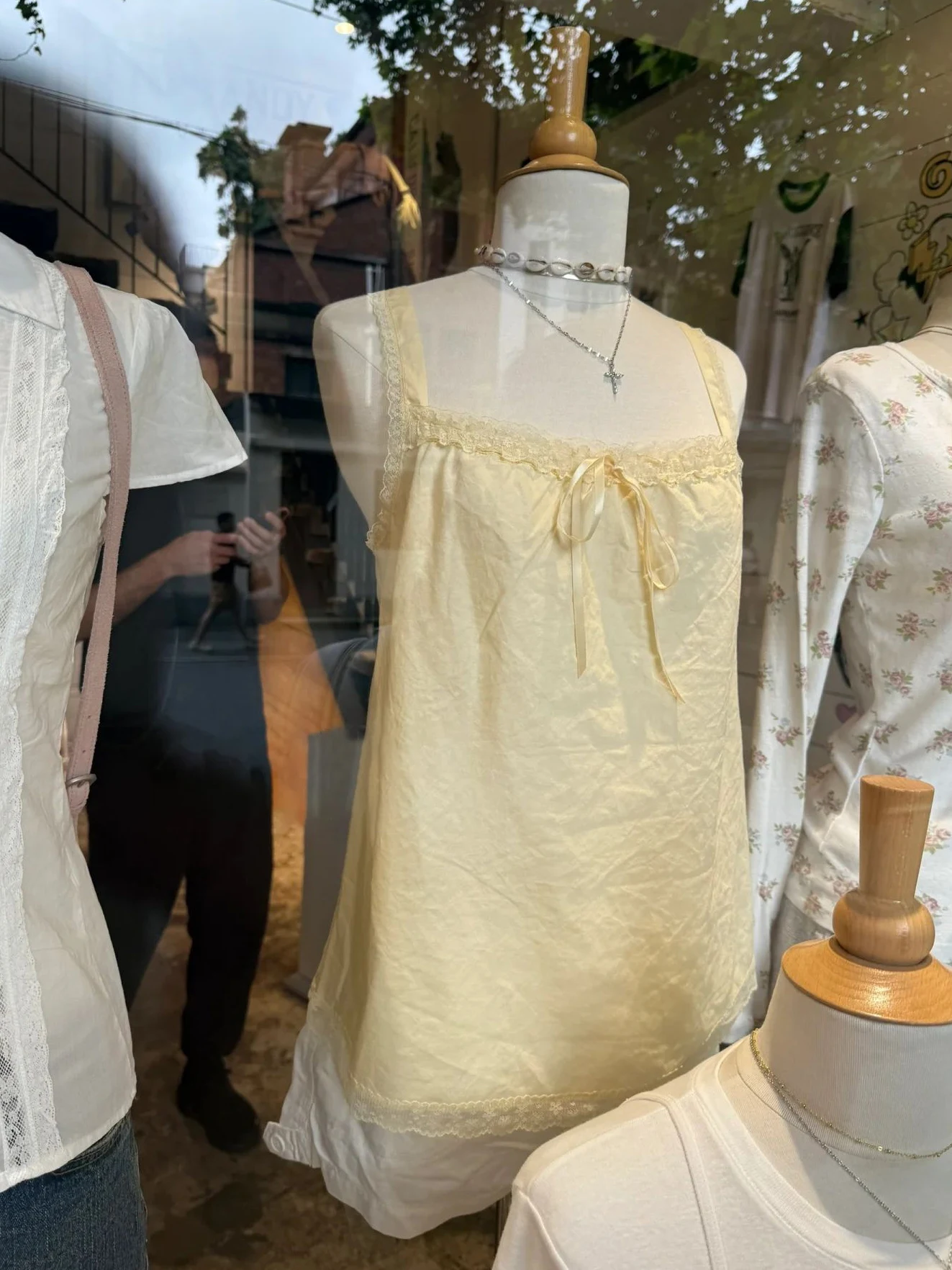 タンクトップ レディース 夏 レース トリム イエロー レースアップカラー ノースリーブ コットン キャミソール 女性 甘い 可愛い プレッピースタイル ベスト Y2K トップス