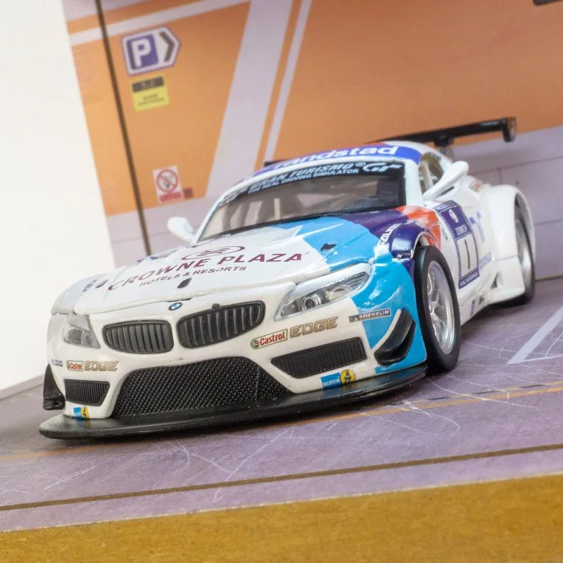 CCA 1:32 BMW Z4 GT3 カーモデル ラリーカー プルバック音響光学子供のおもちゃのドアとフードは細かい仕上がりを開けられます