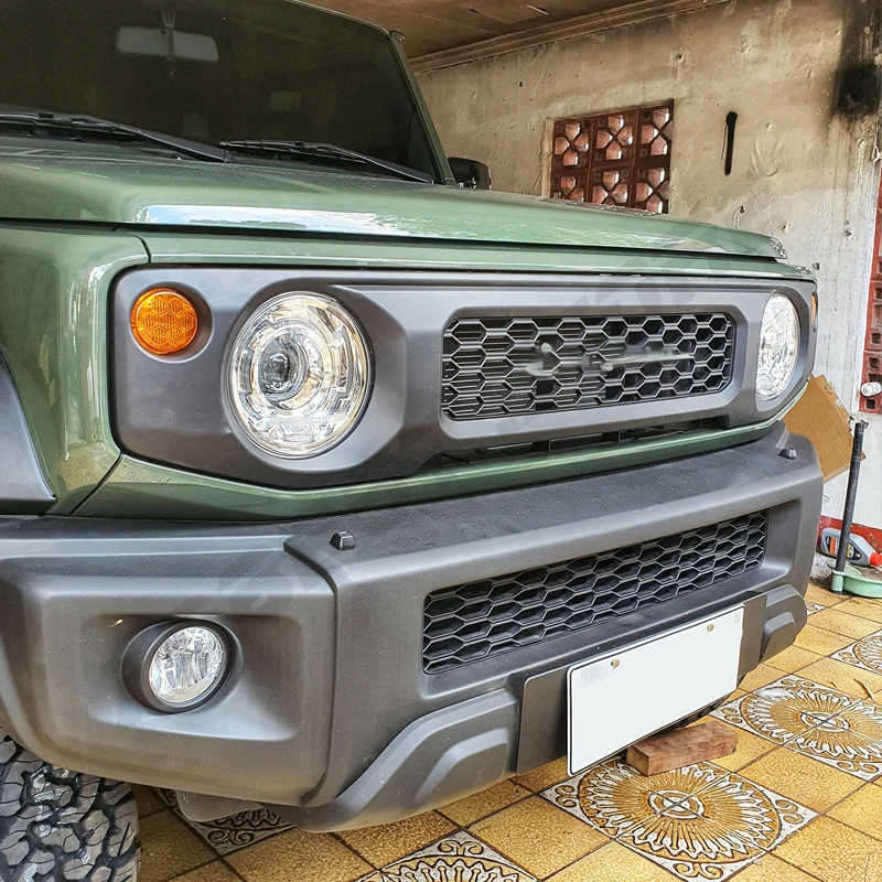 Car Grill Mesh Racing Grills Car Black Kidney Front Grille Cover Car Accessories with Logo For Suzuki Jimny JB64 JB74 2019-2023