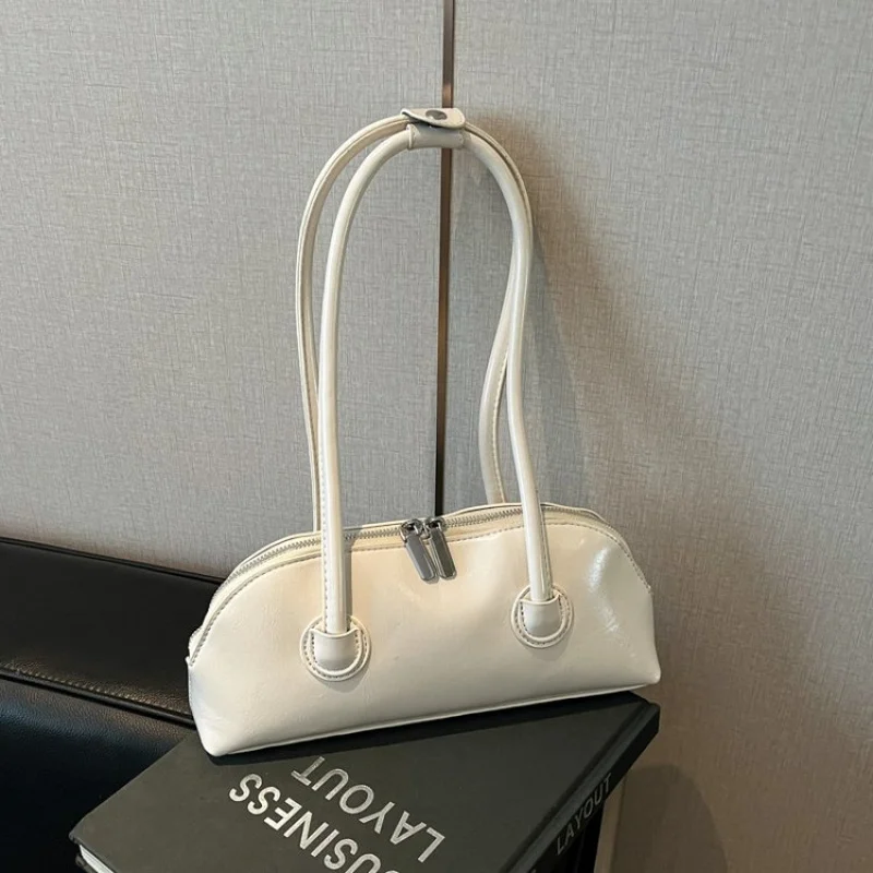 

Chic Women's Shoulder Bag Made Of Lizard-Print Leather Featuring Trendy Paris Neat Lightweight Daily Style​