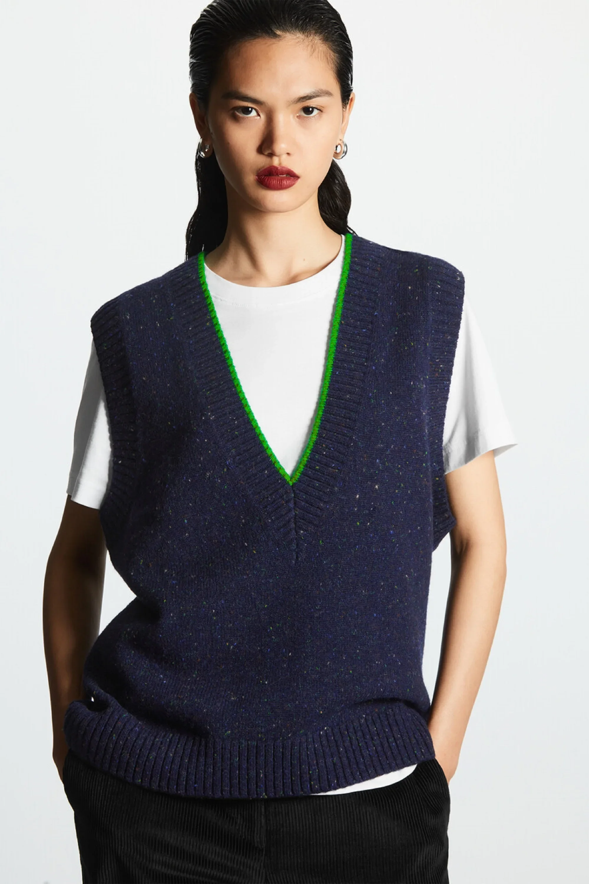 XIMIAN APPAREL 2026 YAZHIMEI cos spring new style of Ladies' casual style contrasting color V-neck wool blend knitted vest