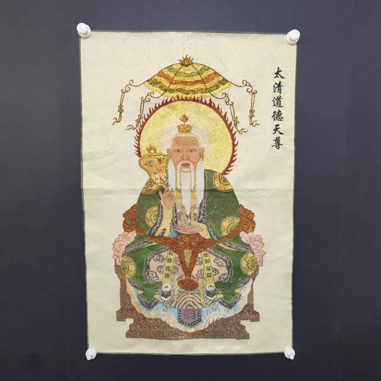 

Тханка Вышивка Тибетский буддизм шелк Вышивка Тайцин Лорд Лао Цзы бессмертный Сидящий Будда Тханка Зал поклонения
