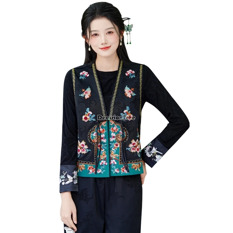 صدرية ربيعية جديدة لعام 2025 على الطراز الوطني الصيني من قماش الجاكار المطرز بالزهور ورقبة على شكل حرف v بدون أكمام سترة نسائية فضفاضة بتصميم عتيق t001