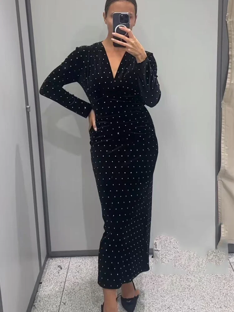 Abito in velluto a maniche lunghe alla moda per donna Elegante scollo a V retrò aderente con diamanti chic che borda l'abito da sera da donna