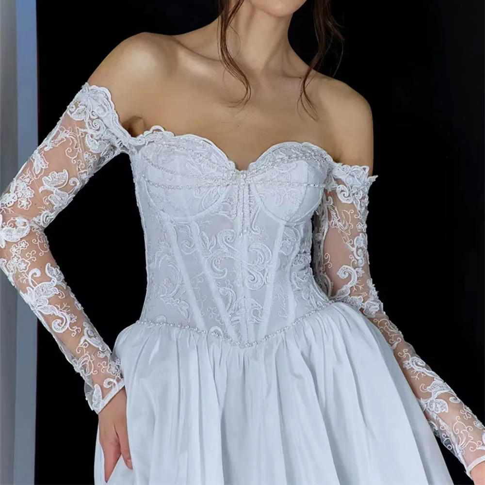 Suknia ślubna na zamówienie z odkrytymi ramionami dla panny młodej, długie rękawy, dekolt w kształcie serca, satynowa, do ziemi, z trenem.