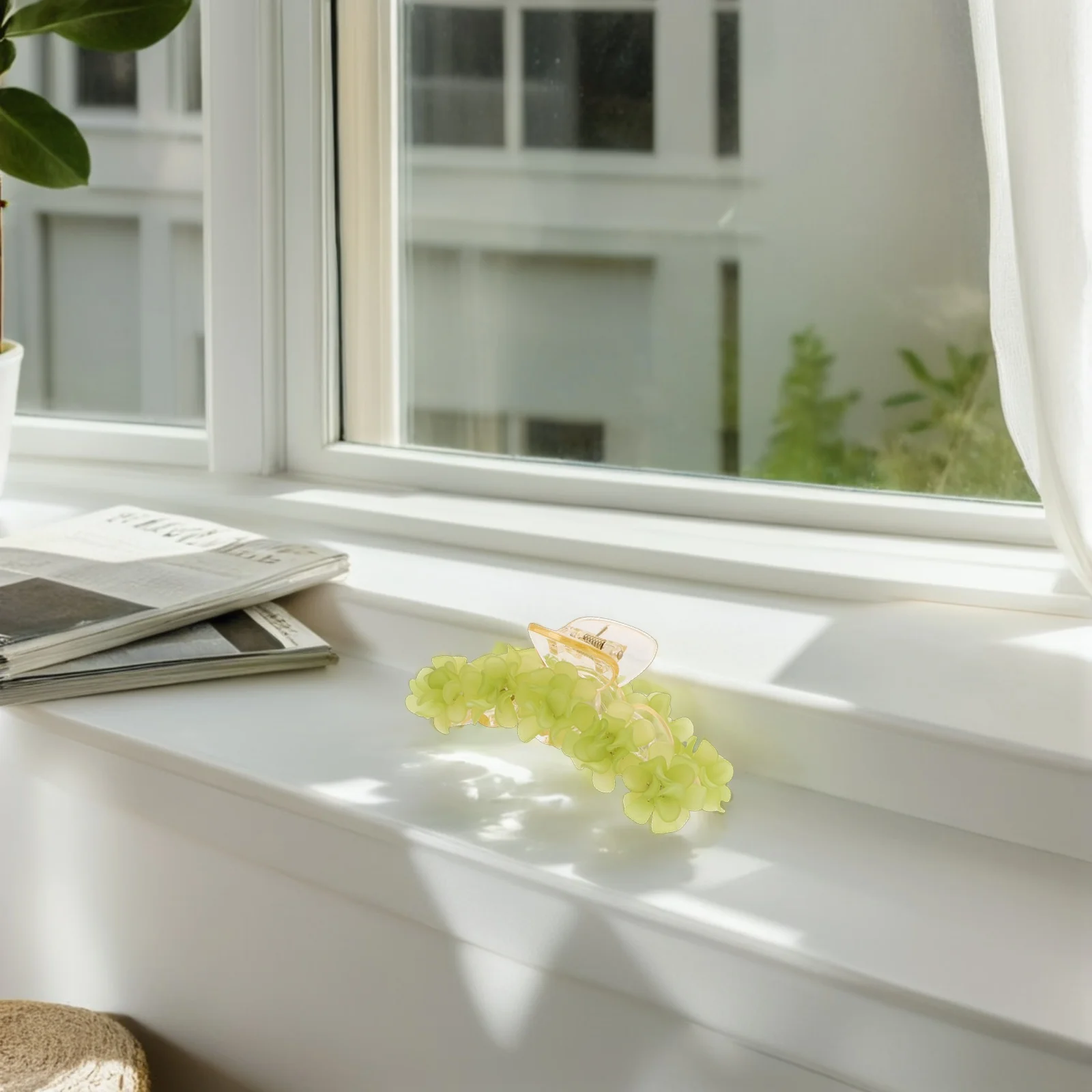 

Hawaiian Flower Claw Clip for Thick Hair Large Size Nonslip Design Floral Headdress for Summer Beach Party Wear