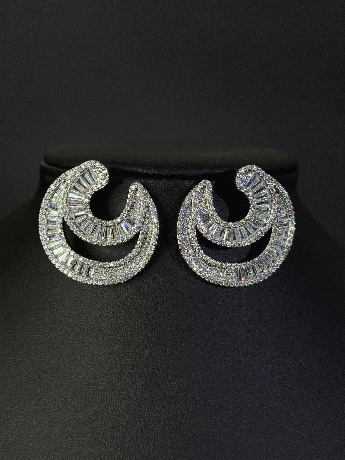 

European and American Style Daily Temperament C Earrings Women's Light Luxury Decoration Jewelry Wedding Party Gift E367