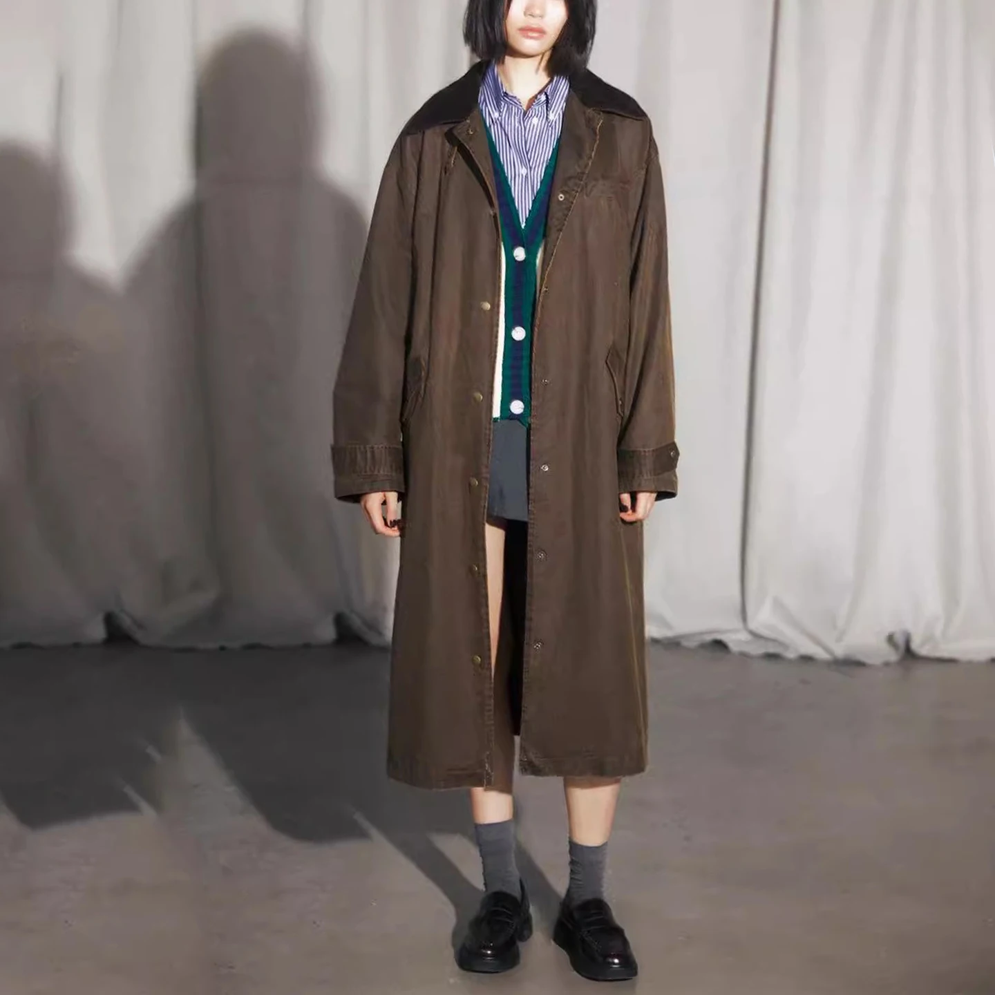 Damski płaszcz ze sztucznej skóry Z Women's Faion Ele, model 2025, nowy, elegancki, do pracy, wiatroodporny, długi, z kołnierzem, średniej długości, zapinany na jeden guzik.