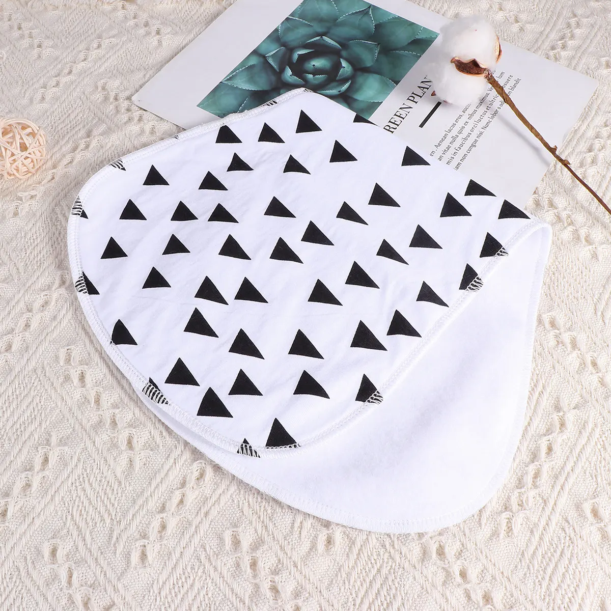 

1Pcs Soft Cotton Burp Cloth for Babies Three- Absorption Wide Coverage Shoulder Protection Milk Spit Up Rags Stylish Light