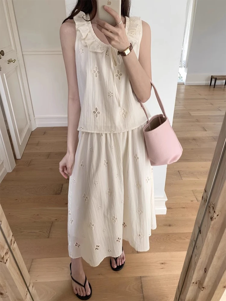 ชุดเซ็ตสองชิ้นกระโปรงเอวสูงผ้าคอตตอนผสมลายดอกไม้ฉลุลายสำหรับผู้หญิงฤดูร้อนใหม่จาก Liangliang Fre