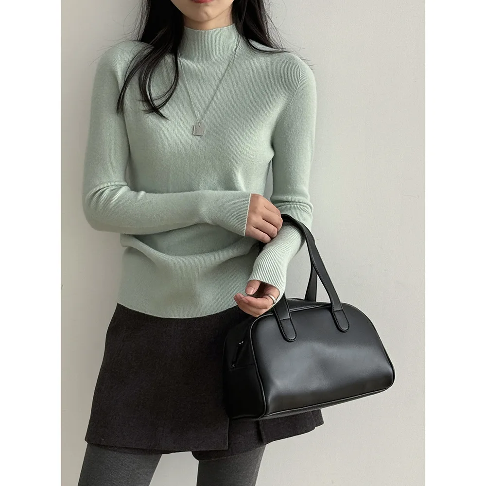 

Half high neck knitted base sweater for women in winter with a high-end feel paired with a slim fit knit top for slimming