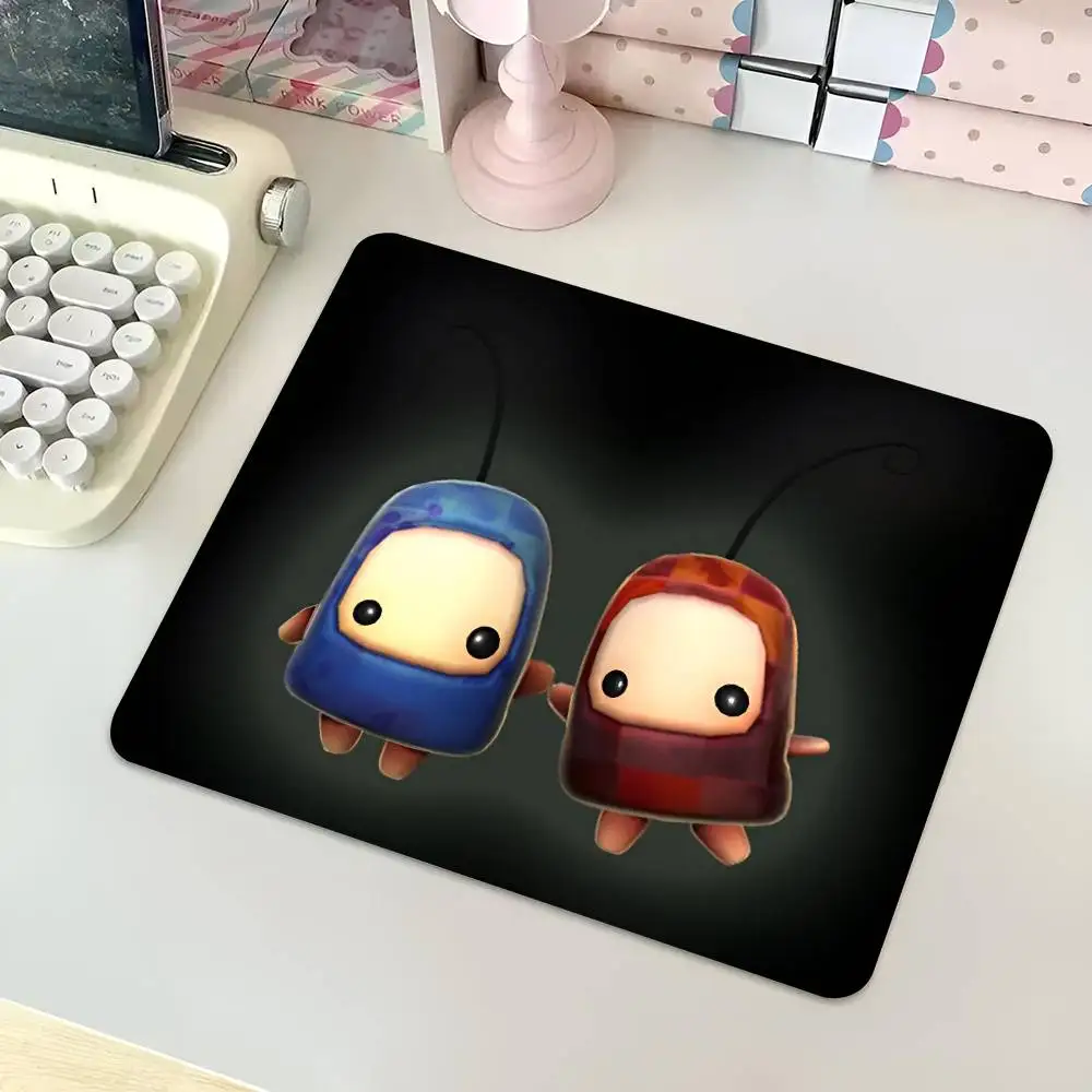1pc Game I-l-omilo Red Ilo Blue Milo Small Mousepad Keyboard Pad Laptop Cushion Non-slip Deskpad