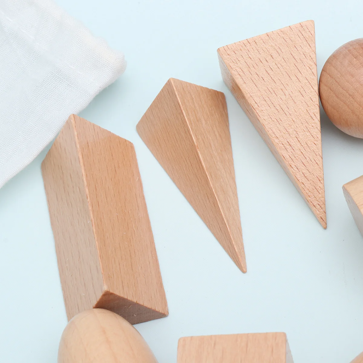 ชุดบล็อกไม้เรขาคณิต 11 ชิ้น สำหรับเด็กก่อนวัยเรียน เรียนรู้คณิตศาสตร์เบื้องต้น ความสมมาตร พื้นที่ ปริมาตร พร้อมกระเป๋า