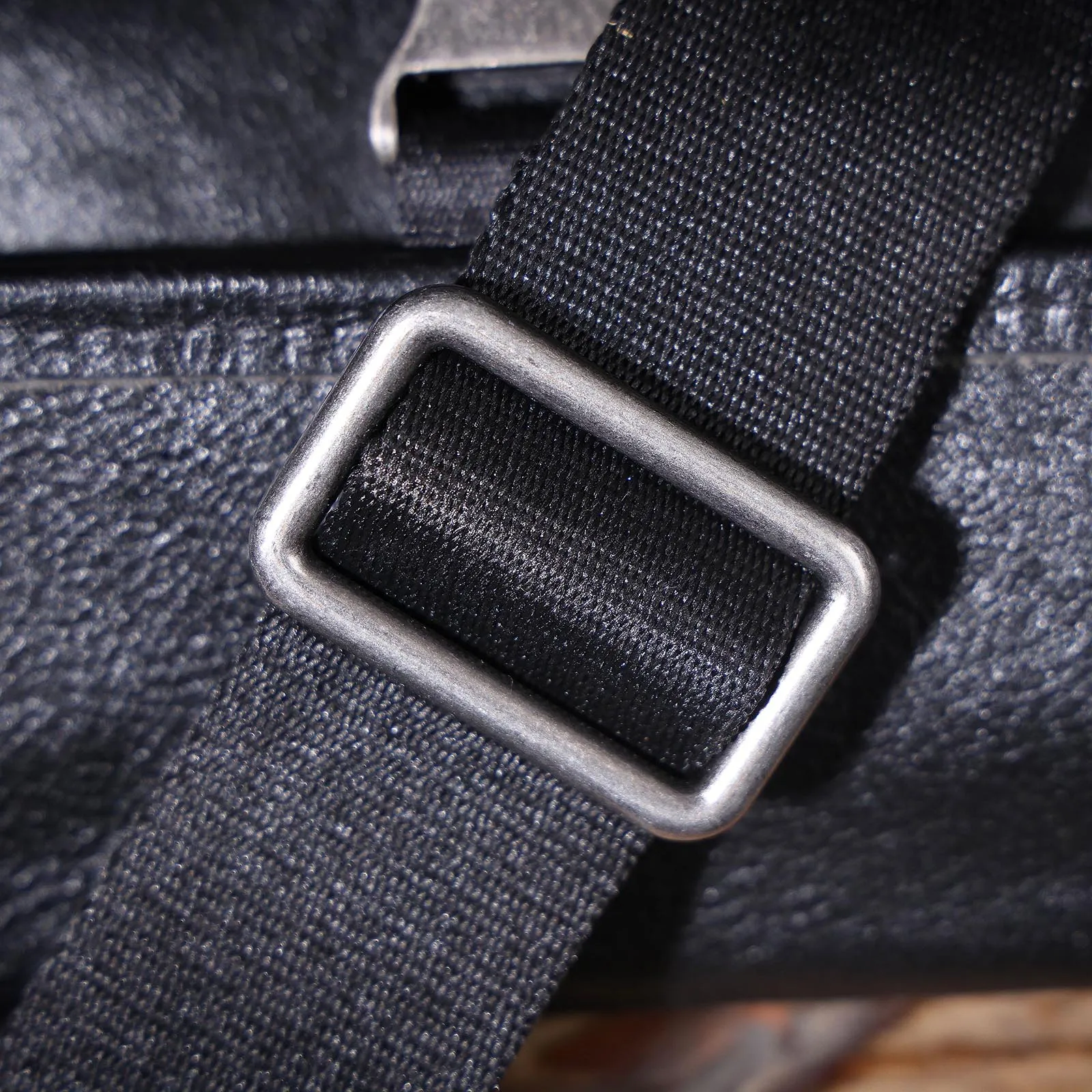Echtes Leder Herren Casual Brusttasche Rindsleder Umhängetasche Modische Handytasche Pflanzlich Gegerbtes Gerafftes Leder – Detail 11