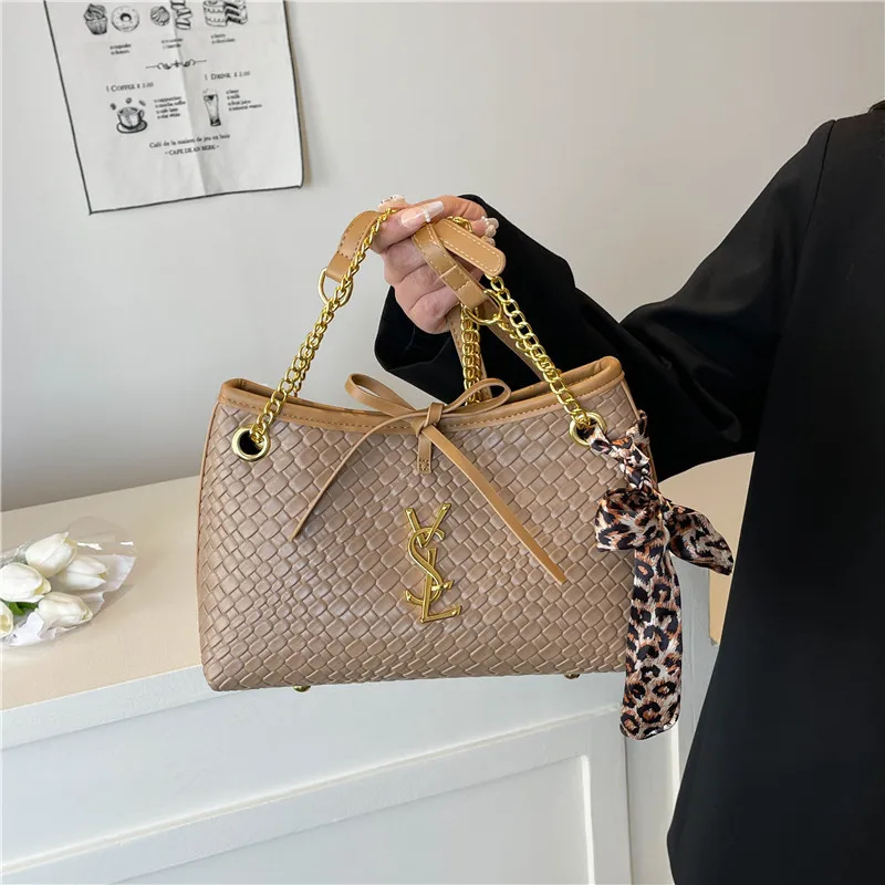 

2025 Spring New! Women's Premium Niche Single Shoulder Square Bag - Fashion Forward Design