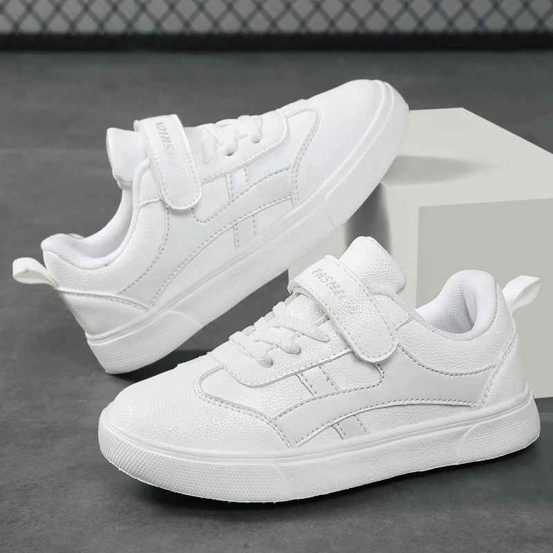 A pair of children's casual board shoes, hook‑and‑loop closure, smooth upper for daily school wear TX‑Z259