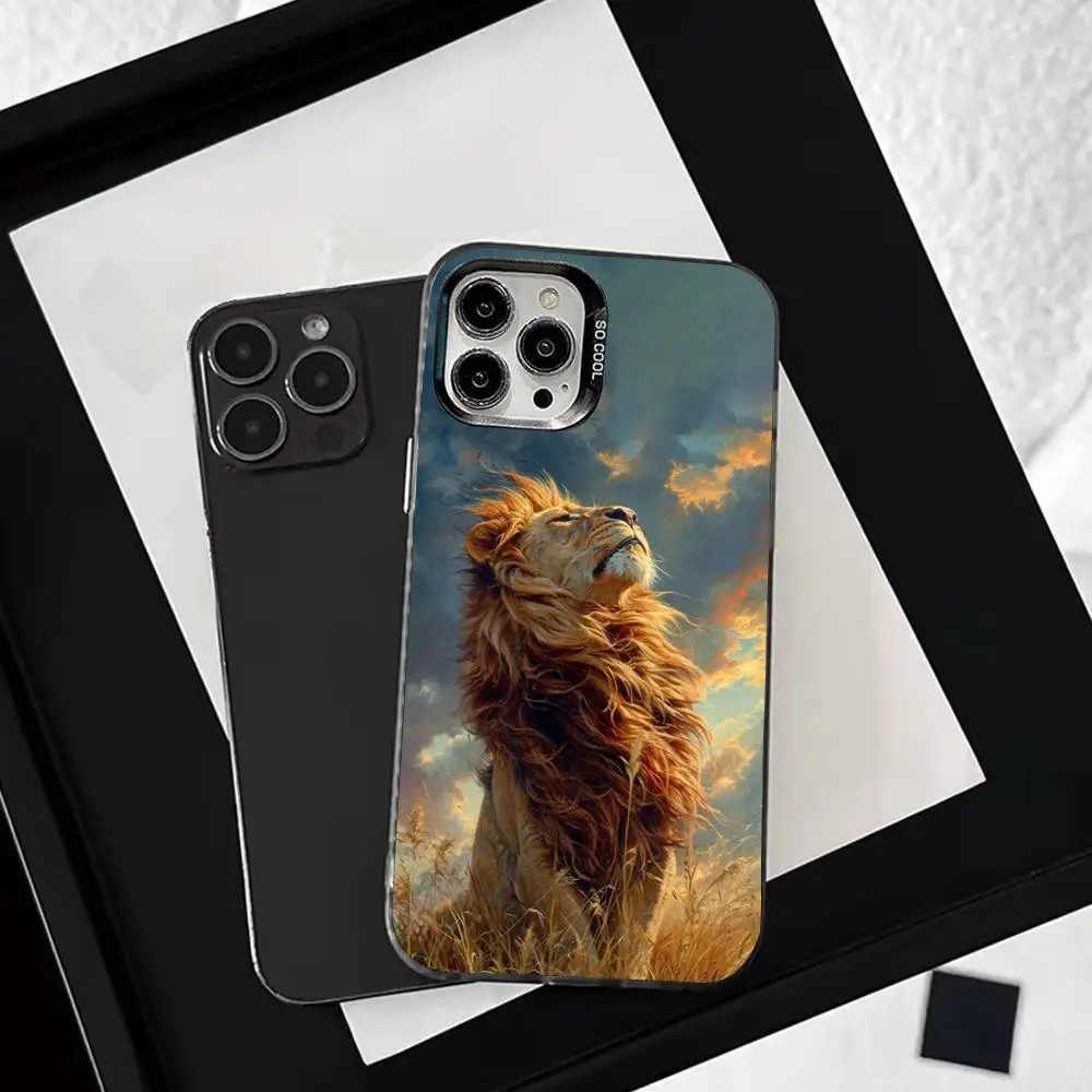 حافظة هاتف على شكل حرف C على شكل حيوان T-Tiger Lion لهاتف iPhone 16,15,14,13,12,11,Mini,Pro,SE,MAX غطاء أبيض غير لامع مقاوم للصدمات