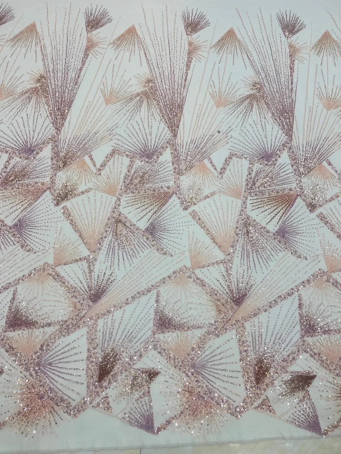 

1-ярдовая новая сценическая ткань с лазерными блестками и 3D вышивкой, дизайнерская ткань Cheongsam для свадебного платья по индивидуальному заказу, ткань для шитья