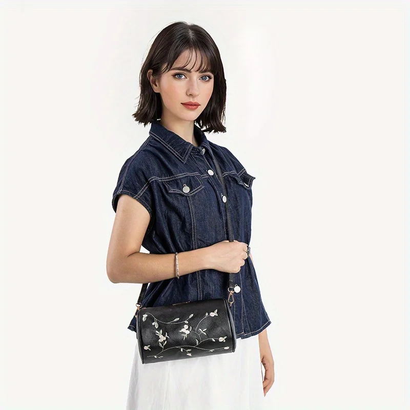 

Pastoral exquisite embroidered shoulder bag, fashionable and exquisite floral cylinder bag, light and large-capacity girls bag