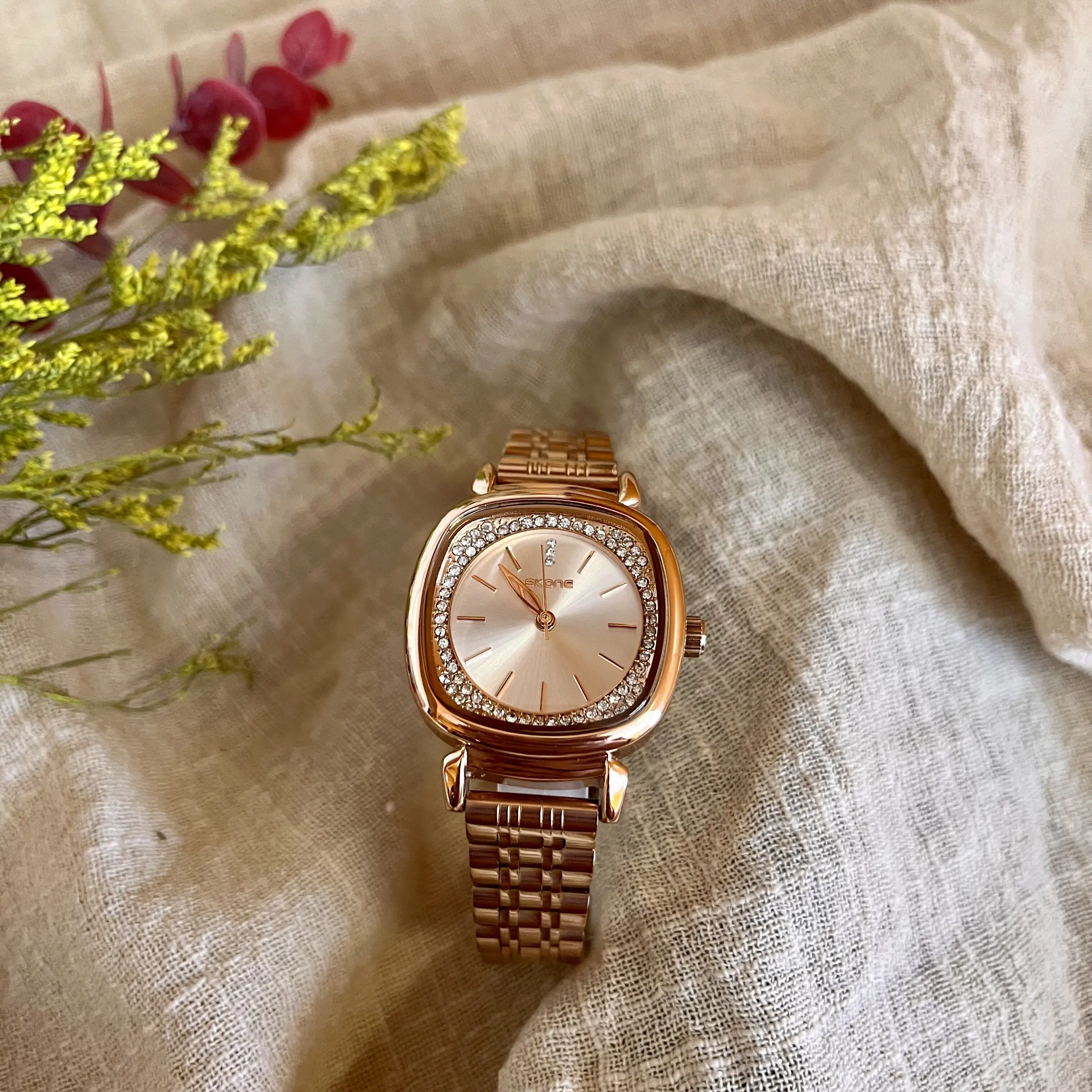 SKONE A niche luxury high-end design square watch with a retro steel strip for women, exuding a cool and cool temperament