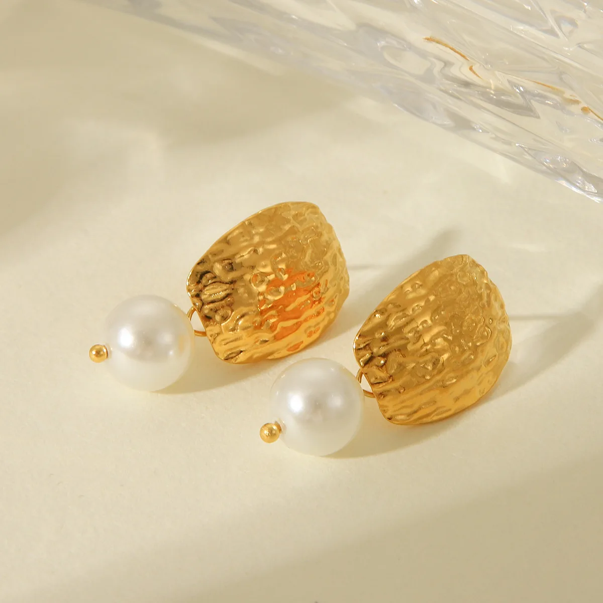 Hammered titanium steel stud earrings, 18k gold stainless steel hoop earrings, niche high-end pearl ear jewelry, versatile