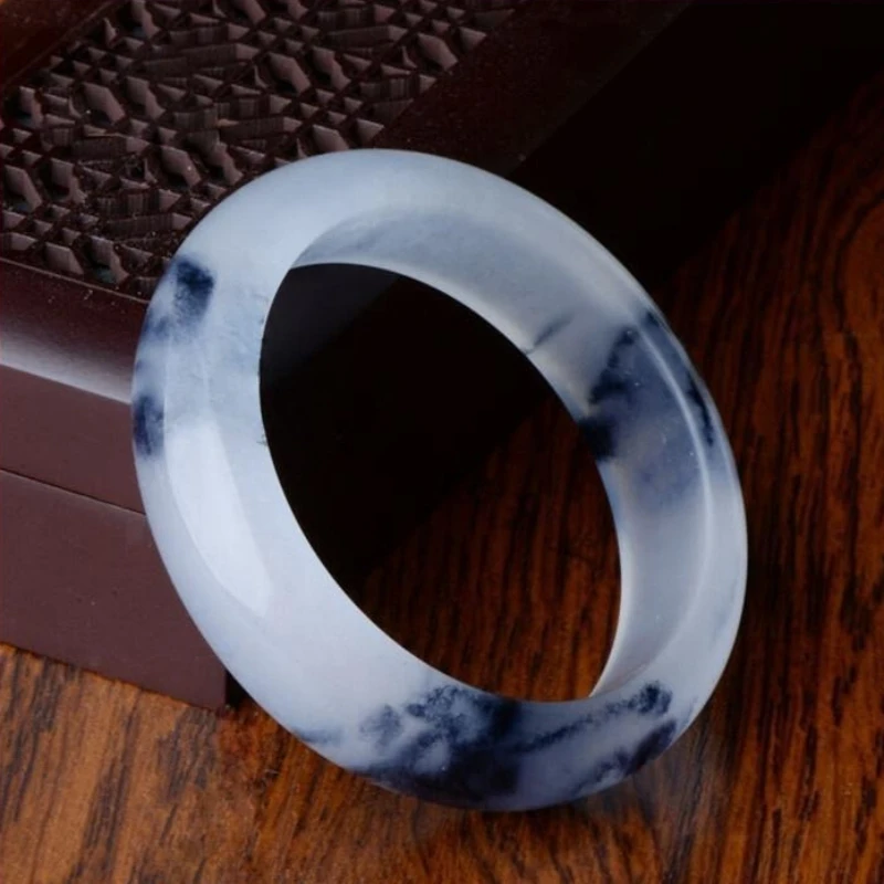 

New Exquisite Temperament Flat Strip Women's Bracelet, Suitable for Daily Wear and Jade Bracelet