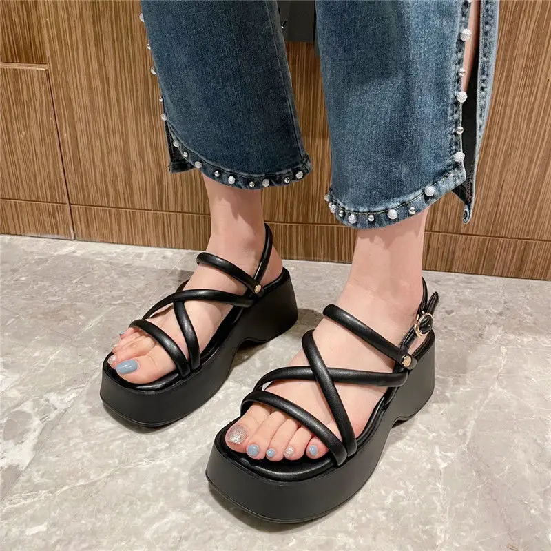 

In The Summer of 2025, A New Versatile Minimalist Thin-band Thick-soled Roman Shoe, A French Thick-soled Women's Fashion Sandal