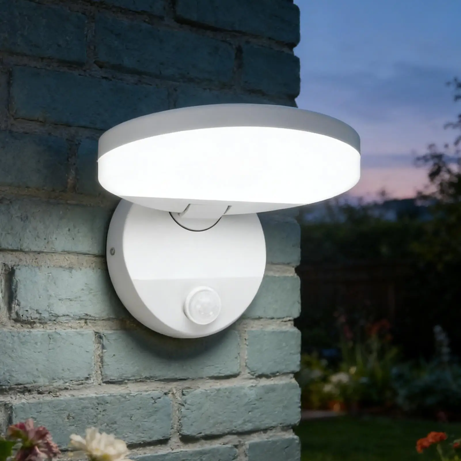 

Настенный светильник с датчиком движения 18Вт, регулируемый угол, современный уличный светодиодный светильник для патио, гаража, входной двери, подъездной дорожки, сада, веранды