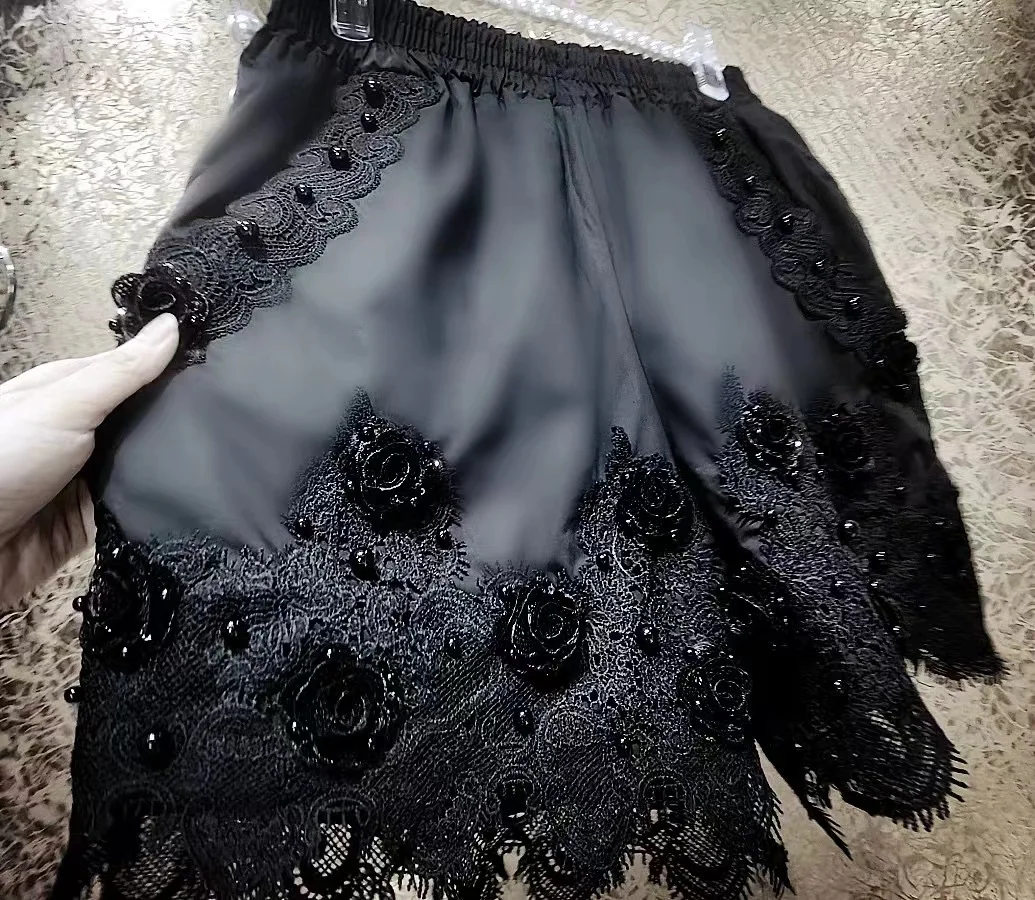 

Luxury Style Pearls Beaded 3D Flowers Lace Embroidery Pantalones Cortos Wide Leg Shorts Women's Short Pants Black Short Trousers