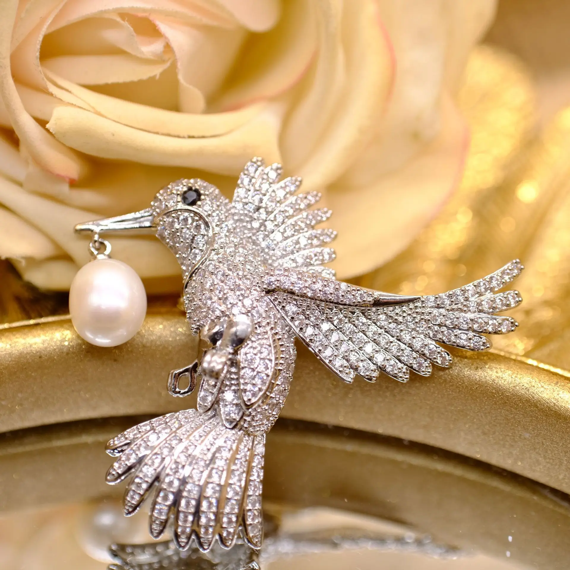 Luxury Zircon brooch Real freshwater Hummingbird brooch light luxury everything