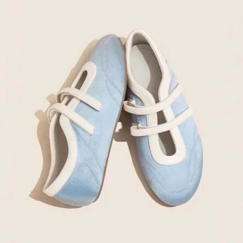 أحذية رياضية مسطحة بتصميم حزام مزدوج ومقدمة مستديرة للنساء أحذية ماري جين عالية الجودة من الساتان أحذية رياضية خفيفة مريحة للاستخدام في الهواء الطلق