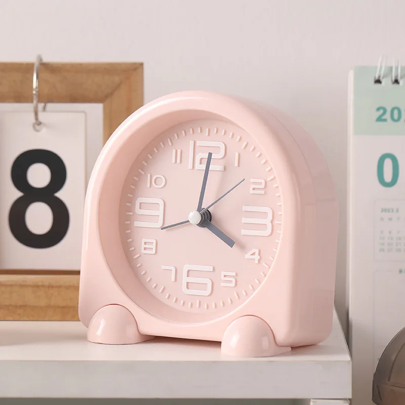 小型デスクトップ時計 シンプルでスタイリッシュな目覚まし時計 学生向け クリエイティブなサイレントプラスチック時計 寝室の入り口の装飾に最適