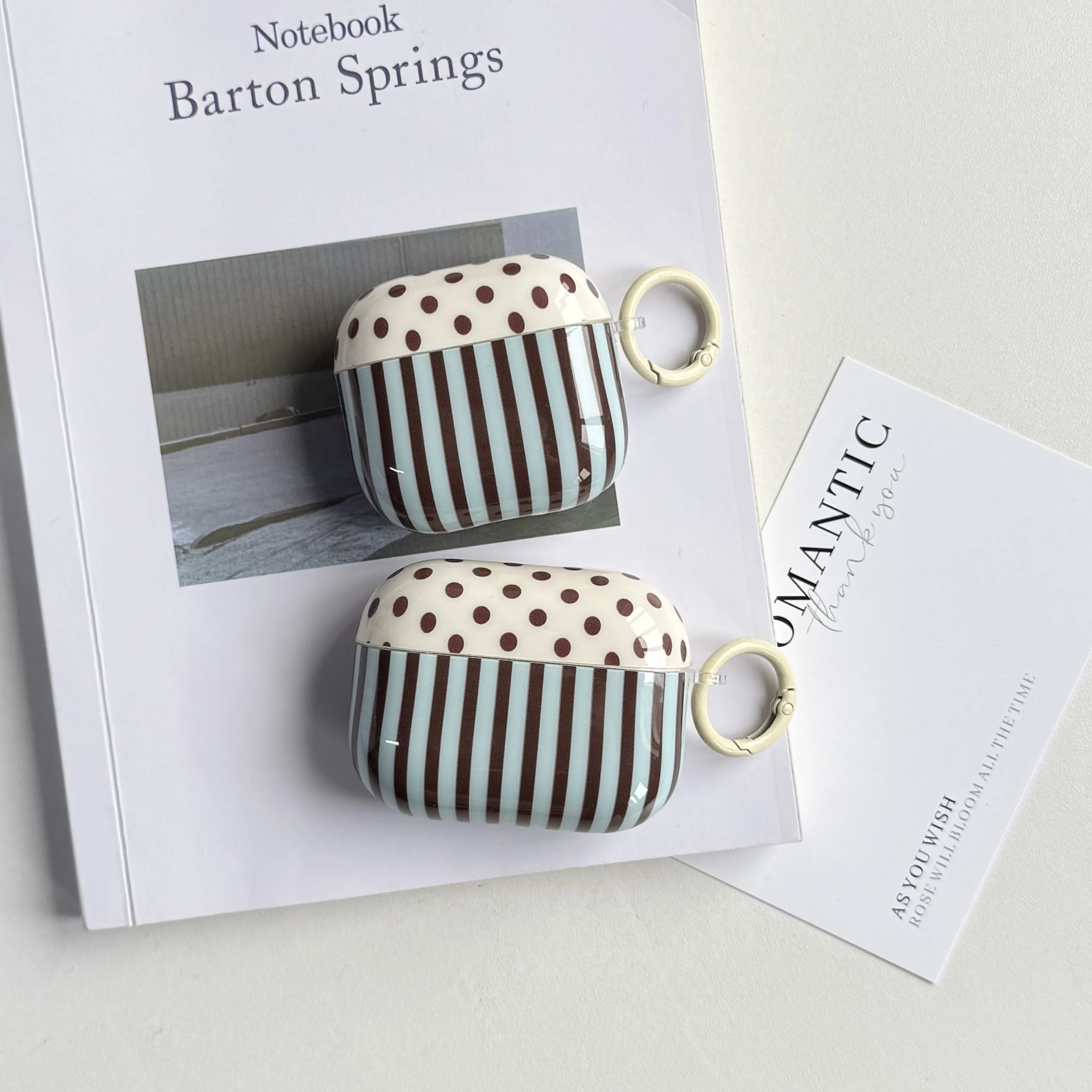 Retro Chic Brown Polka Dot Striped Patchwork Pattern Blue Protective Earphone Case with White Ring Suitable for AirPods 2 3 4 5