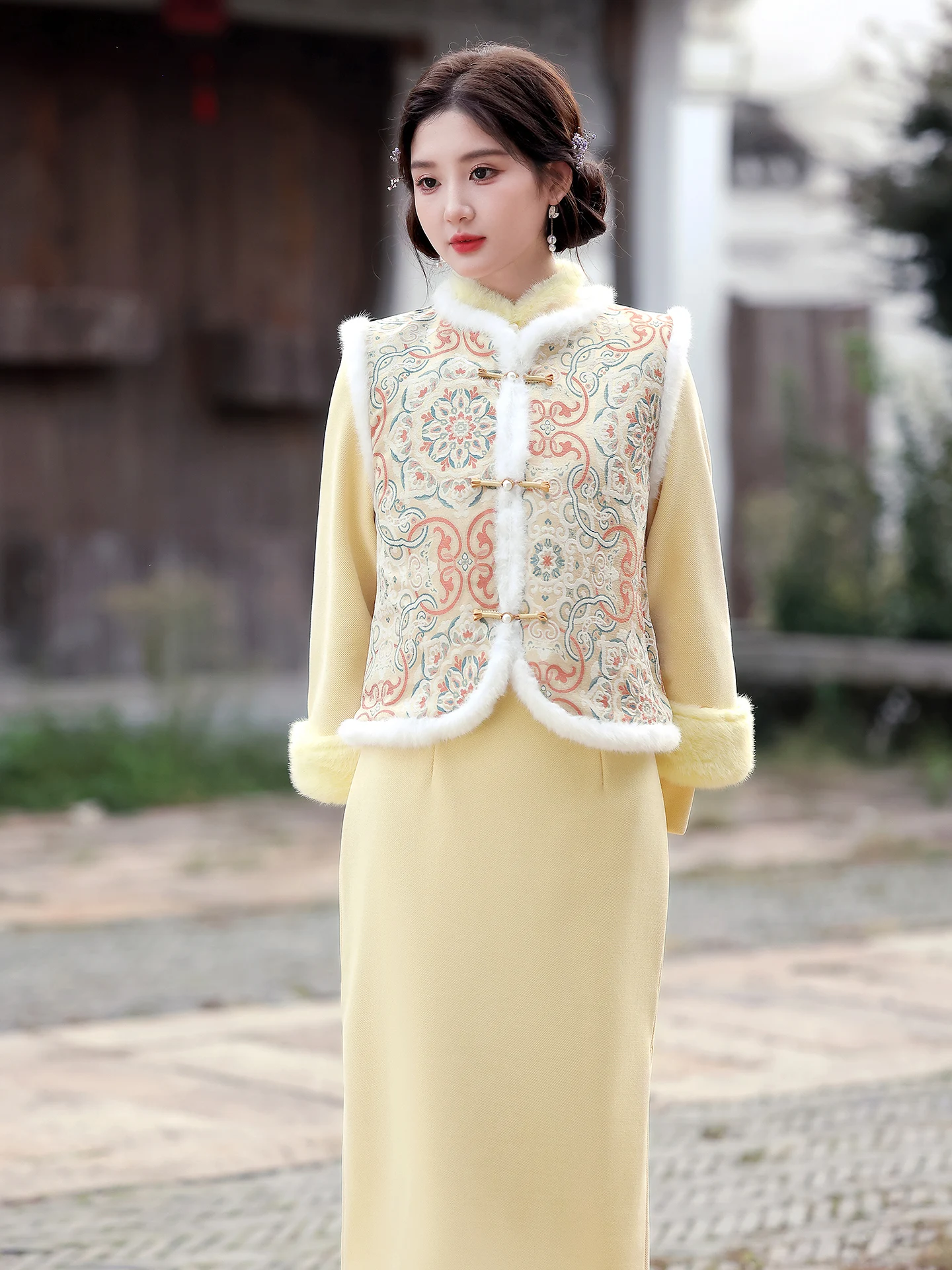 

New Chinese Sle Yellow Vest Set Women's Thiened Fce Winter Faion Small Size Young Sle Traditional Costume